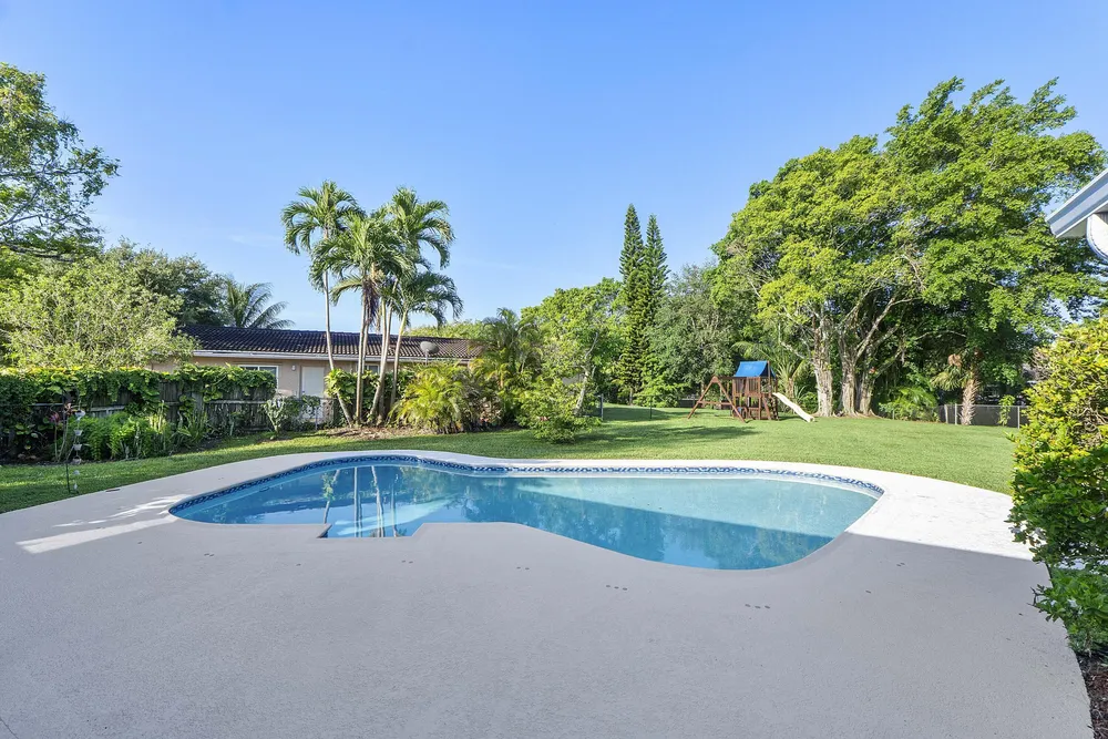 4020 NW 113th Ave, Coral Springs, FL 33065