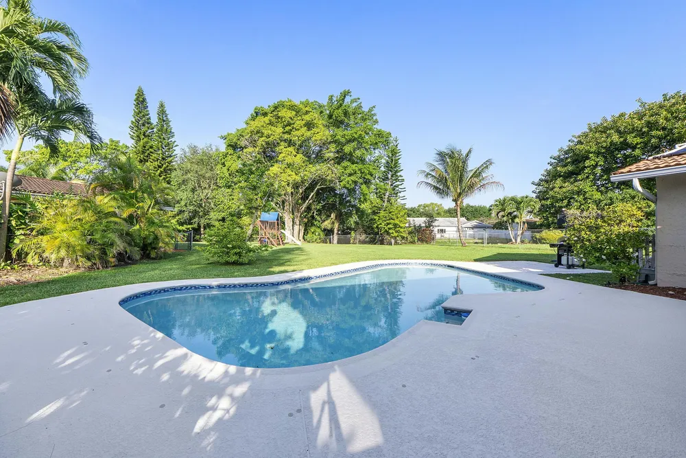 4020 NW 113th Ave, Coral Springs, FL 33065