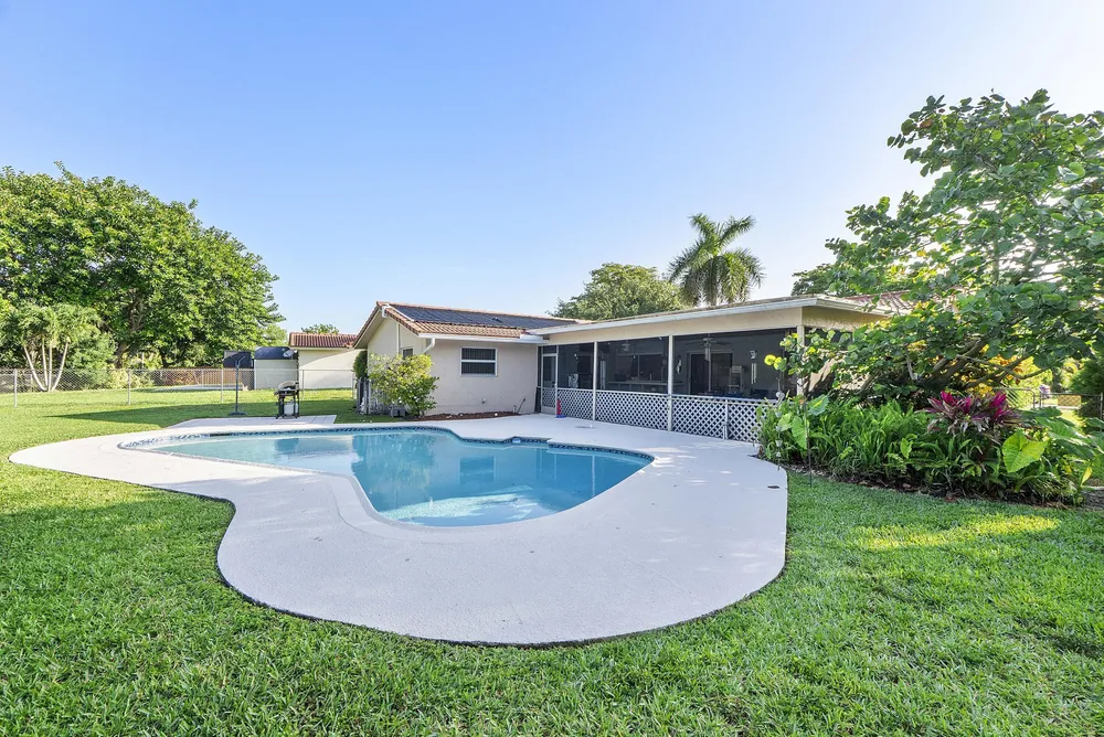 4020 NW 113th Ave, Coral Springs, FL 33065