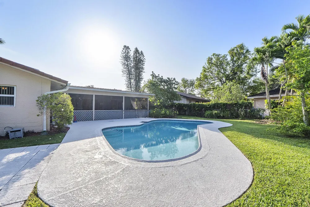 4020 NW 113th Ave, Coral Springs, FL 33065