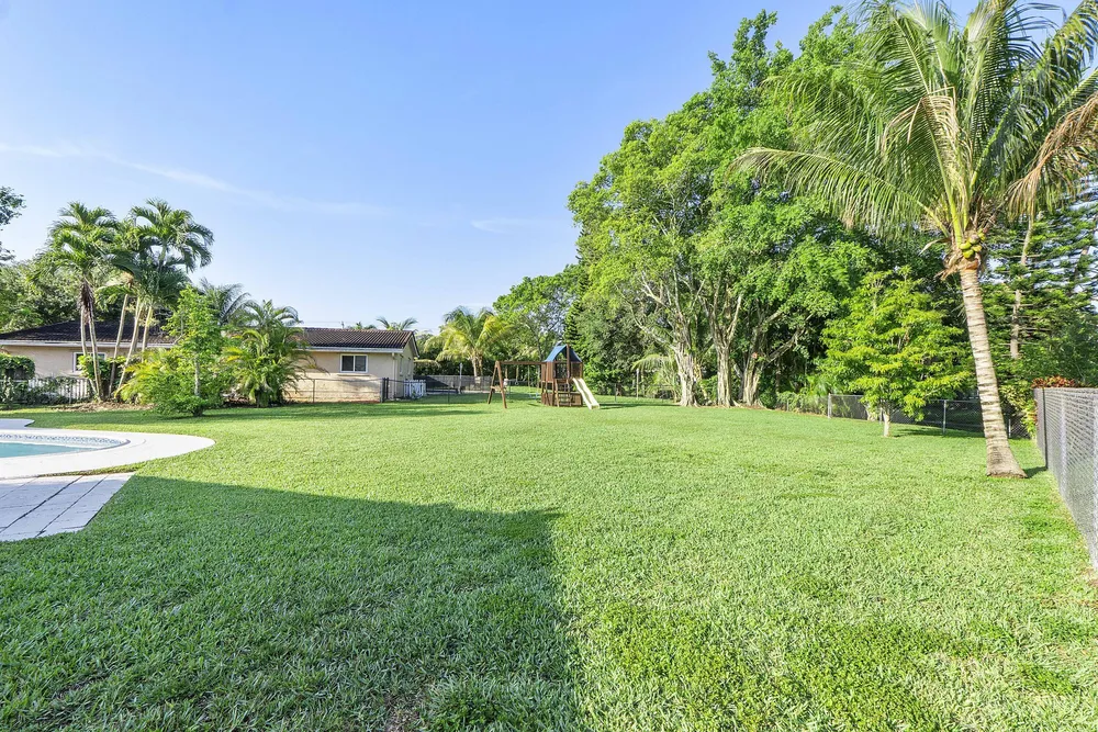 4020 NW 113th Ave, Coral Springs, FL 33065