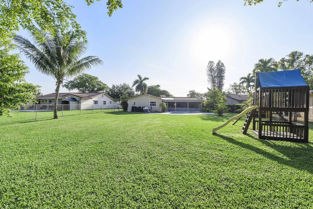 4020 NW 113th Ave, Coral Springs, FL 33065