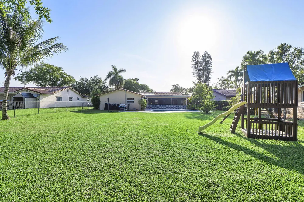 4020 NW 113th Ave, Coral Springs, FL 33065