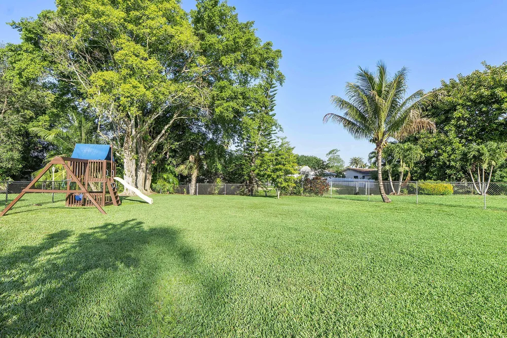 4020 NW 113th Ave, Coral Springs, FL 33065