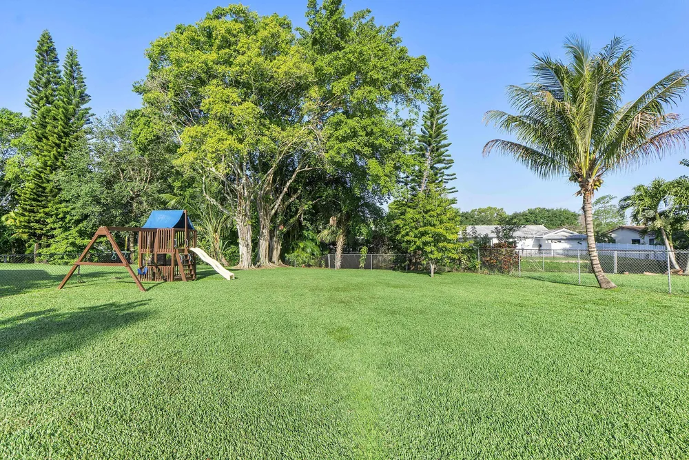 4020 NW 113th Ave, Coral Springs, FL 33065