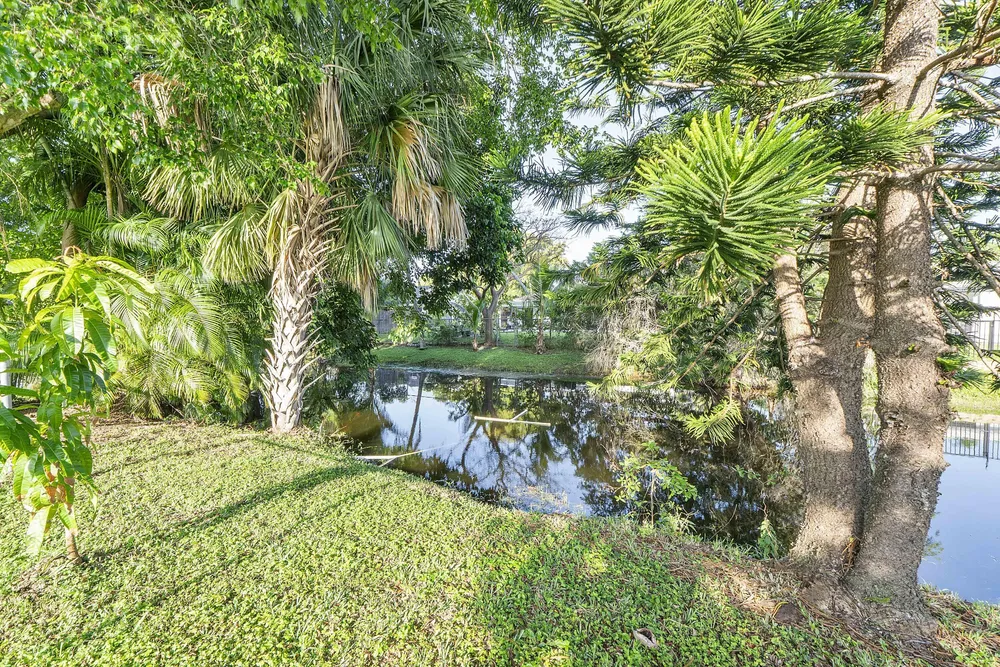 4020 NW 113th Ave, Coral Springs, FL 33065