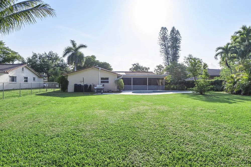 4020 NW 113th Ave, Coral Springs, FL 33065