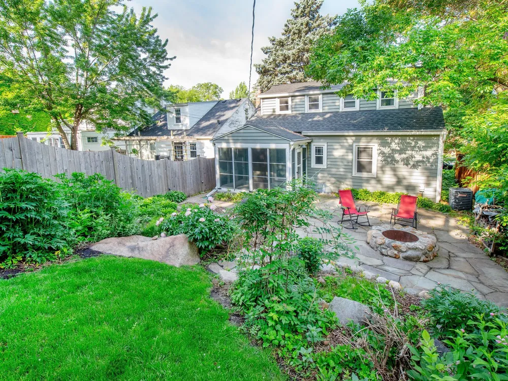 436 Woodlawn Ave, St Paul, MN 55105-1342