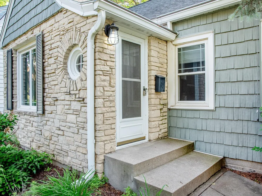 436 Woodlawn Ave, St Paul, MN 55105-1342
