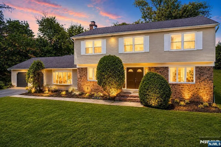 203 Mountain Ave, Hawthorne, NJ 07506