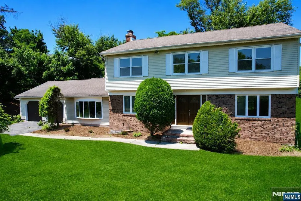 203 Mountain Ave, Hawthorne, NJ 07506