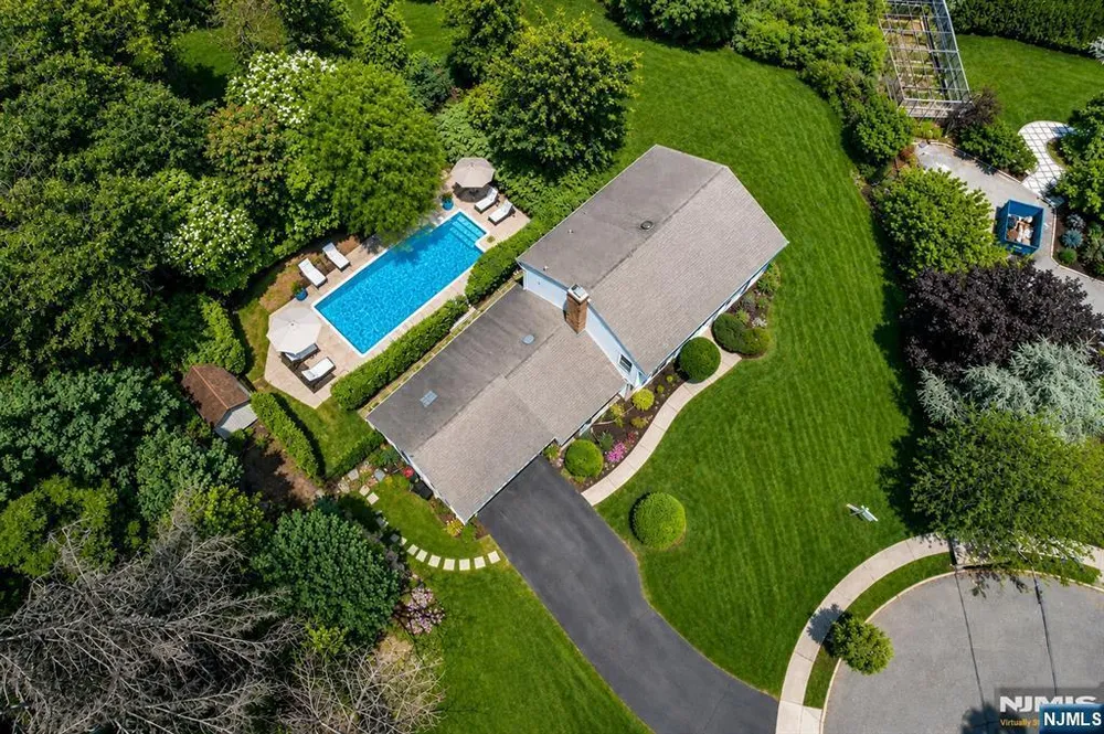 203 Mountain Ave, Hawthorne, NJ 07506