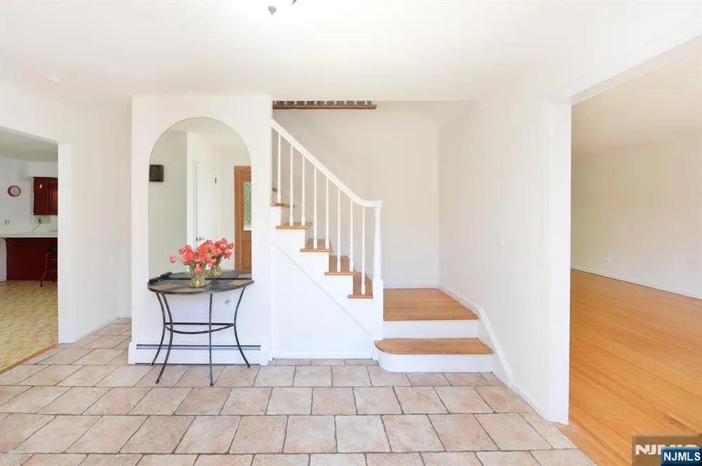 203 Mountain Ave, Hawthorne, NJ 07506
