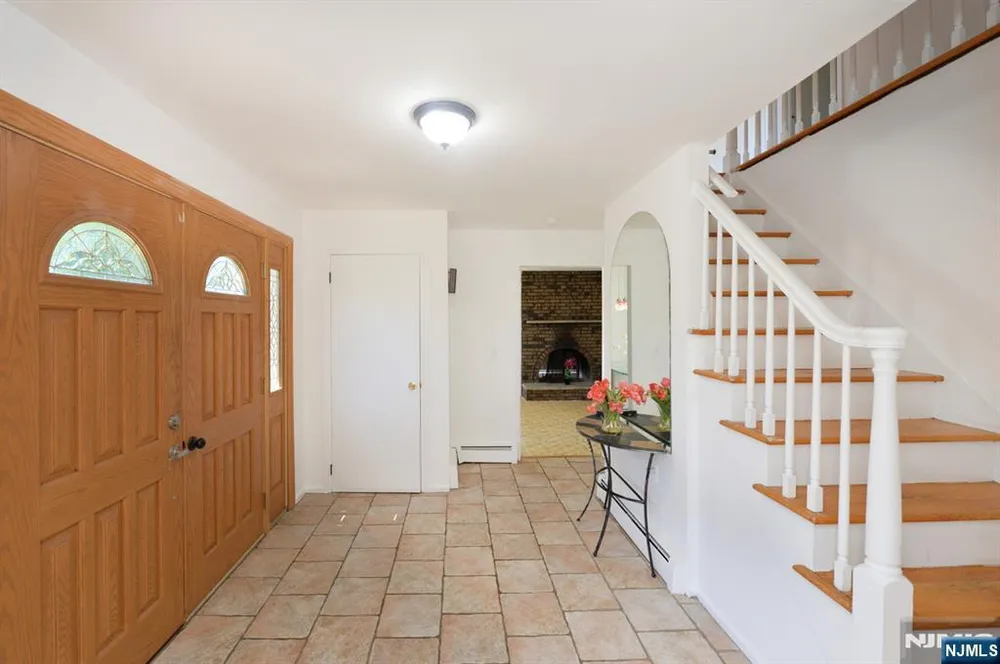 203 Mountain Ave, Hawthorne, NJ 07506