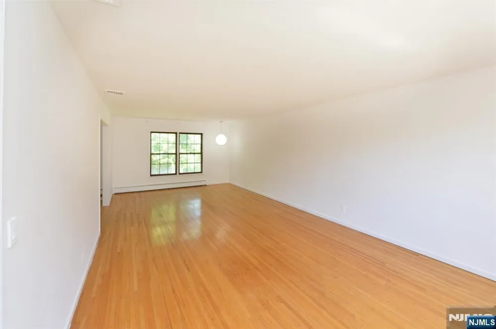 203 Mountain Ave, Hawthorne, NJ 07506