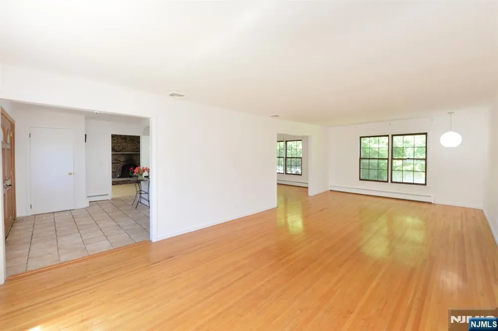203 Mountain Ave, Hawthorne, NJ 07506