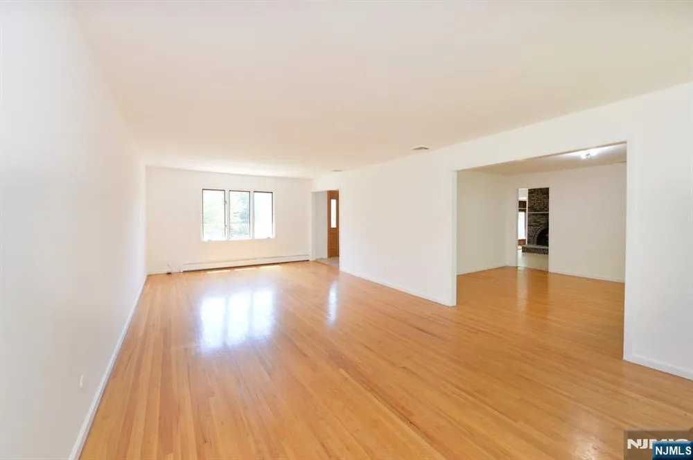 203 Mountain Ave, Hawthorne, NJ 07506