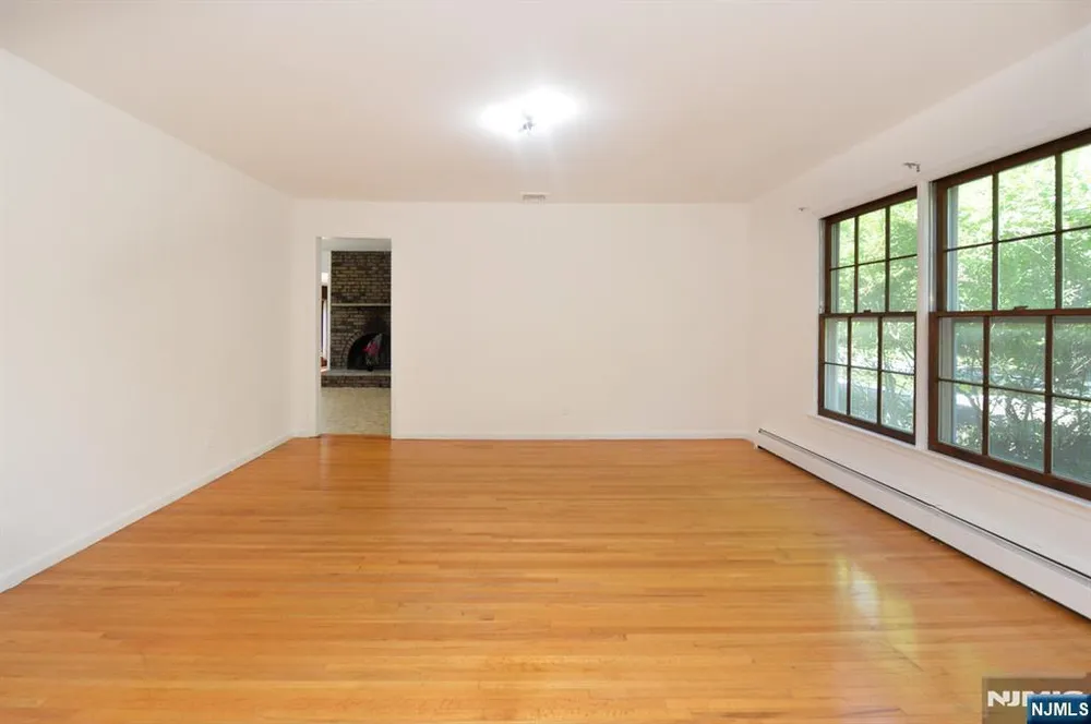203 Mountain Ave, Hawthorne, NJ 07506