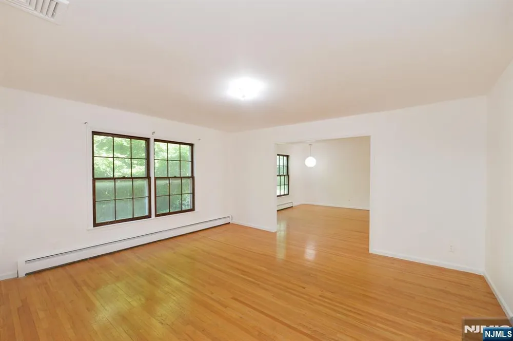 203 Mountain Ave, Hawthorne, NJ 07506