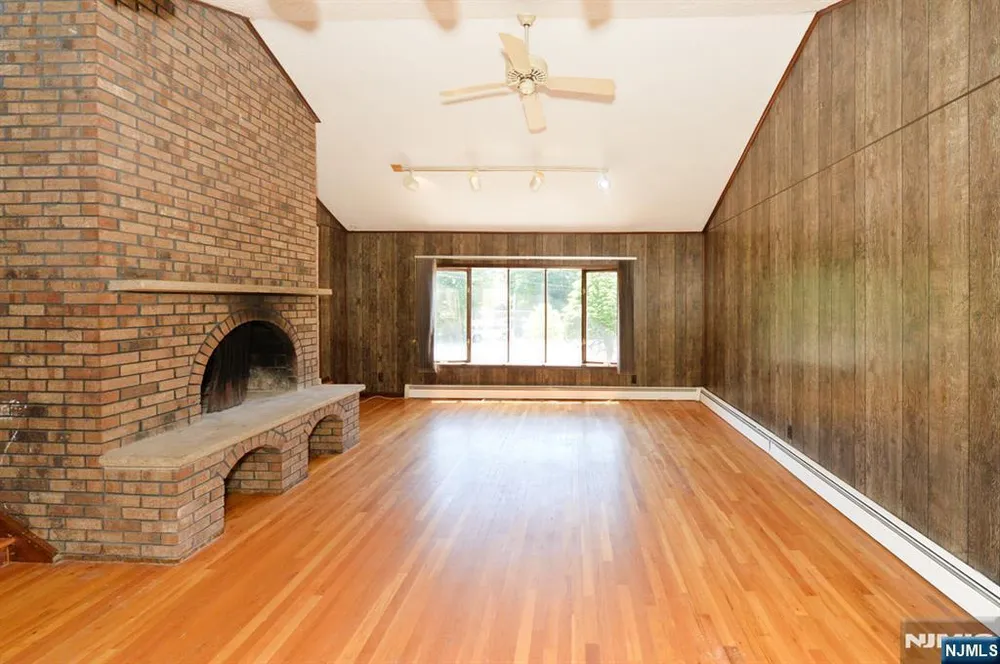 203 Mountain Ave, Hawthorne, NJ 07506