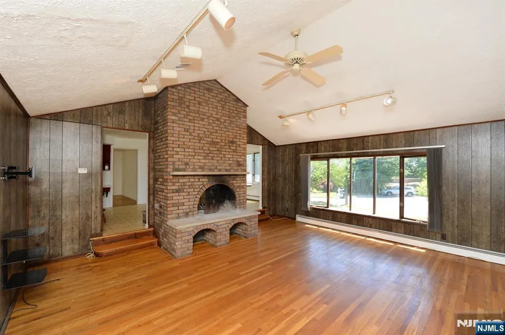 203 Mountain Ave, Hawthorne, NJ 07506