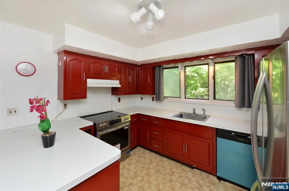 203 Mountain Ave, Hawthorne, NJ 07506