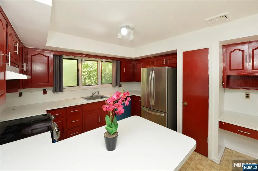 203 Mountain Ave, Hawthorne, NJ 07506