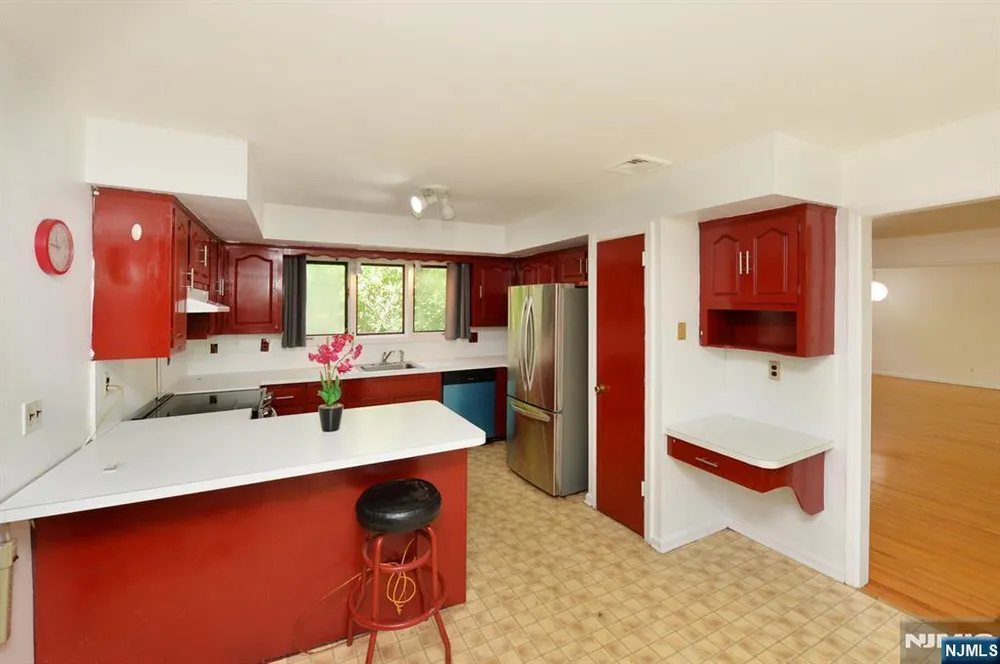 203 Mountain Ave, Hawthorne, NJ 07506