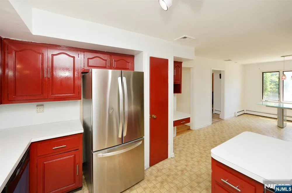 203 Mountain Ave, Hawthorne, NJ 07506