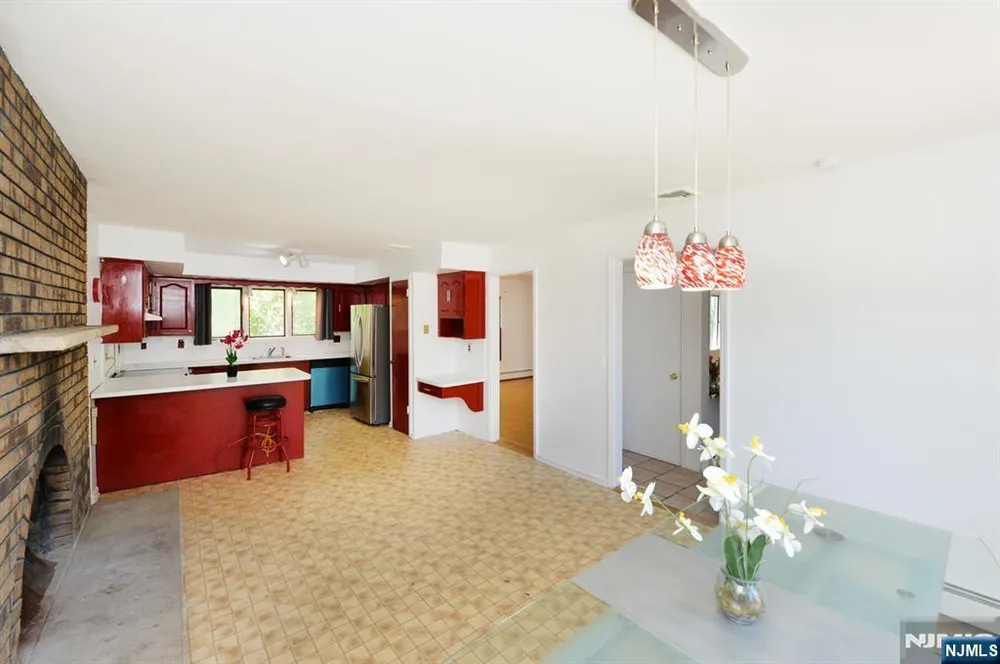 203 Mountain Ave, Hawthorne, NJ 07506