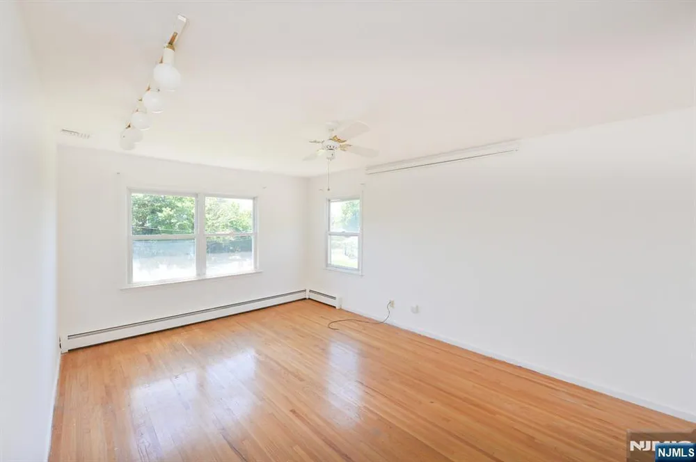 203 Mountain Ave, Hawthorne, NJ 07506