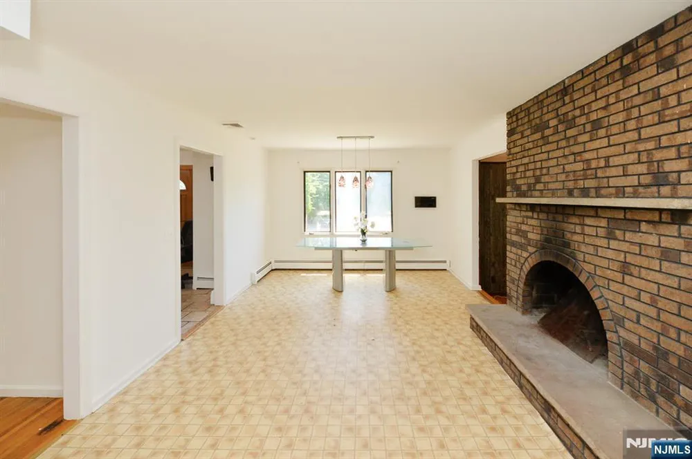 203 Mountain Ave, Hawthorne, NJ 07506