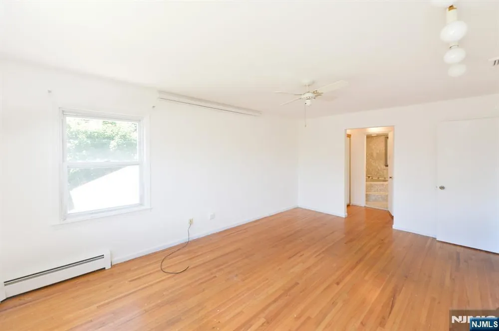 203 Mountain Ave, Hawthorne, NJ 07506