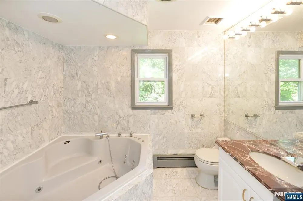 203 Mountain Ave, Hawthorne, NJ 07506