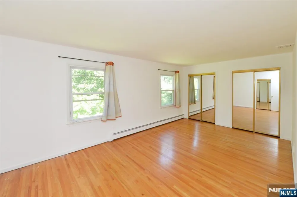 203 Mountain Ave, Hawthorne, NJ 07506