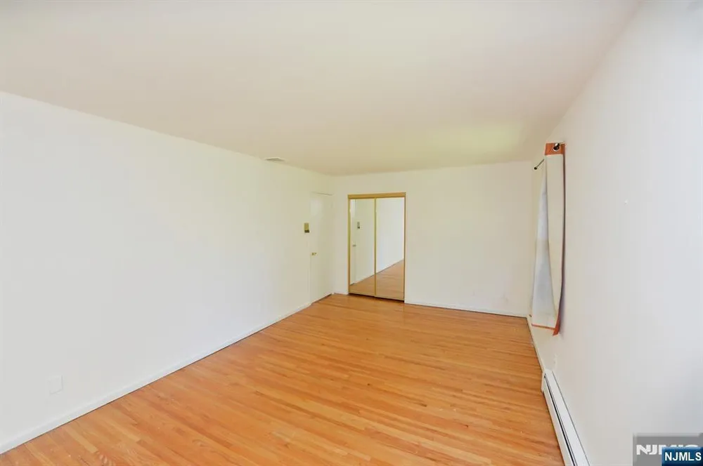 203 Mountain Ave, Hawthorne, NJ 07506