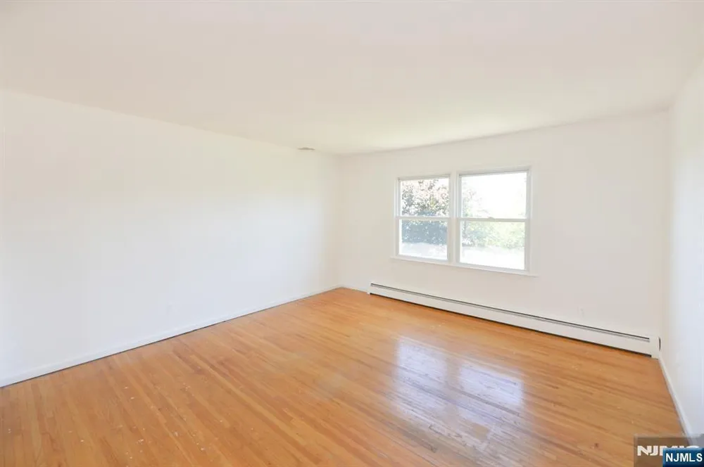 203 Mountain Ave, Hawthorne, NJ 07506