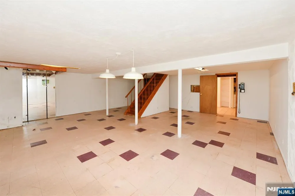 203 Mountain Ave, Hawthorne, NJ 07506