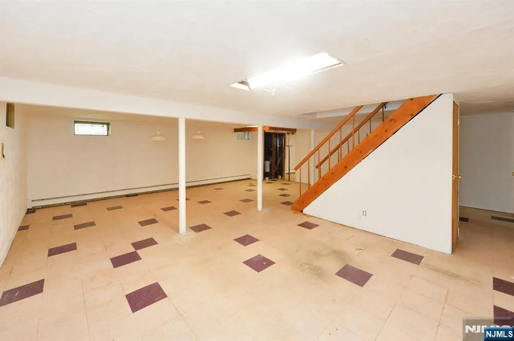 203 Mountain Ave, Hawthorne, NJ 07506
