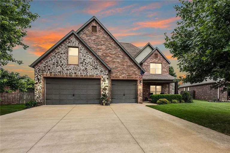 4201 Willowbend Dr, Rogers, AR 72758