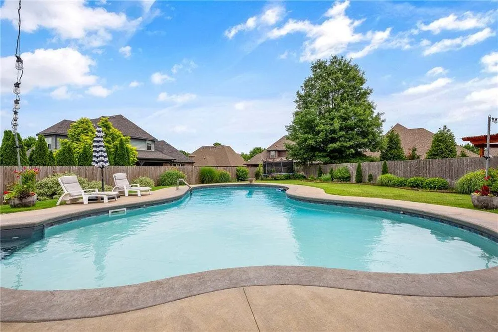 4201 Willowbend Dr, Rogers, AR 72758