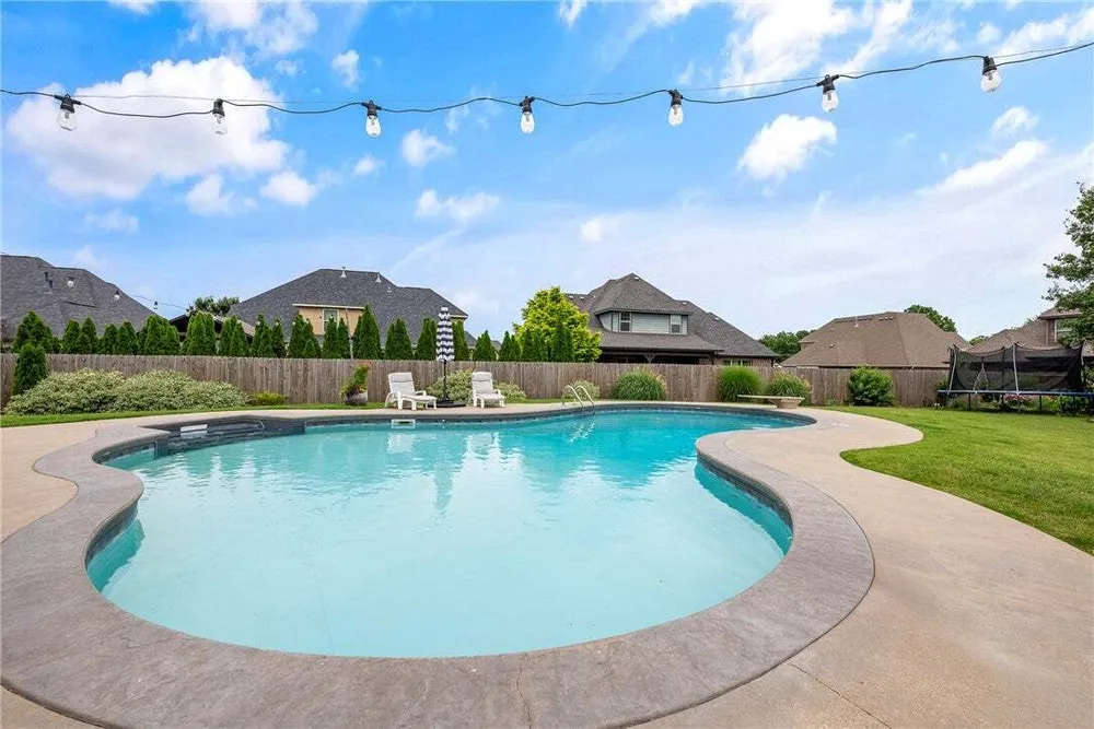 4201 Willowbend Dr, Rogers, AR 72758