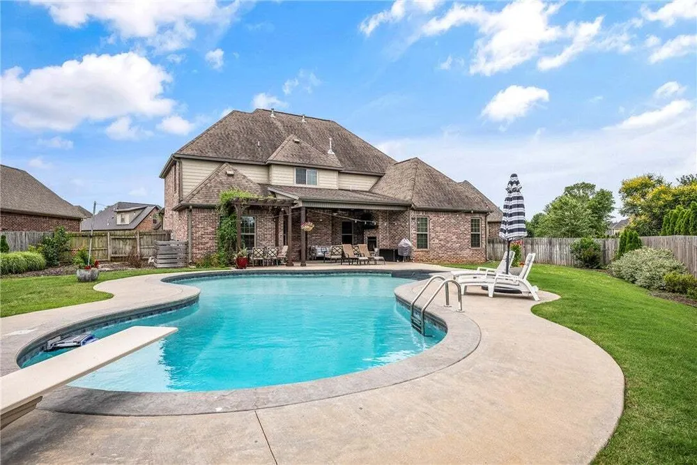 4201 Willowbend Dr, Rogers, AR 72758