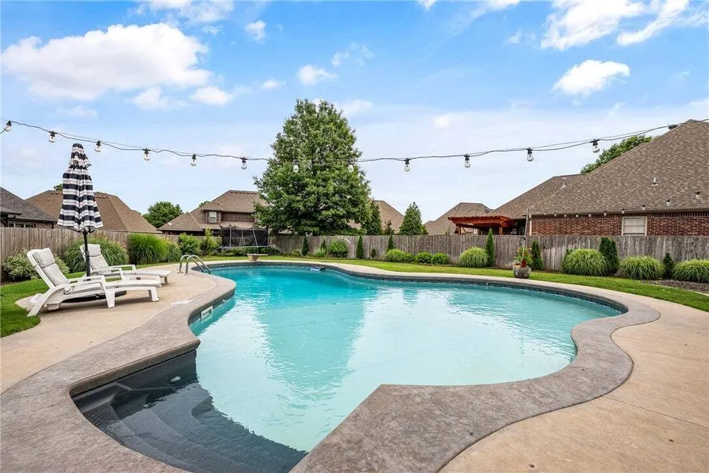 4201 Willowbend Dr, Rogers, AR 72758