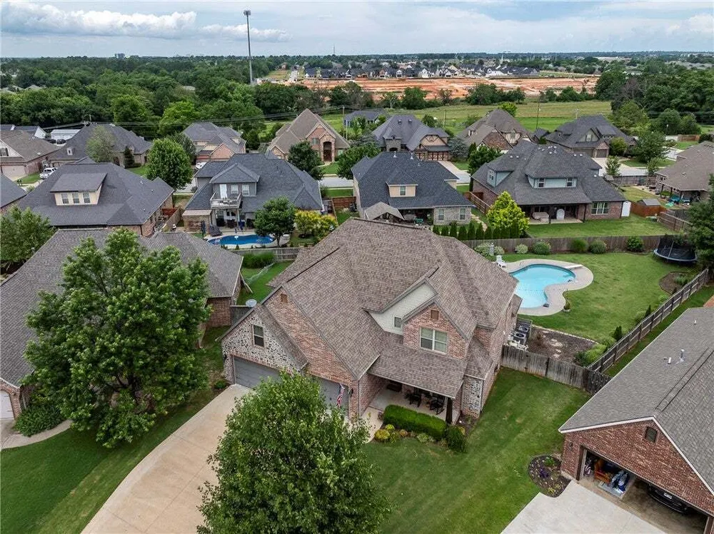 4201 Willowbend Dr, Rogers, AR 72758