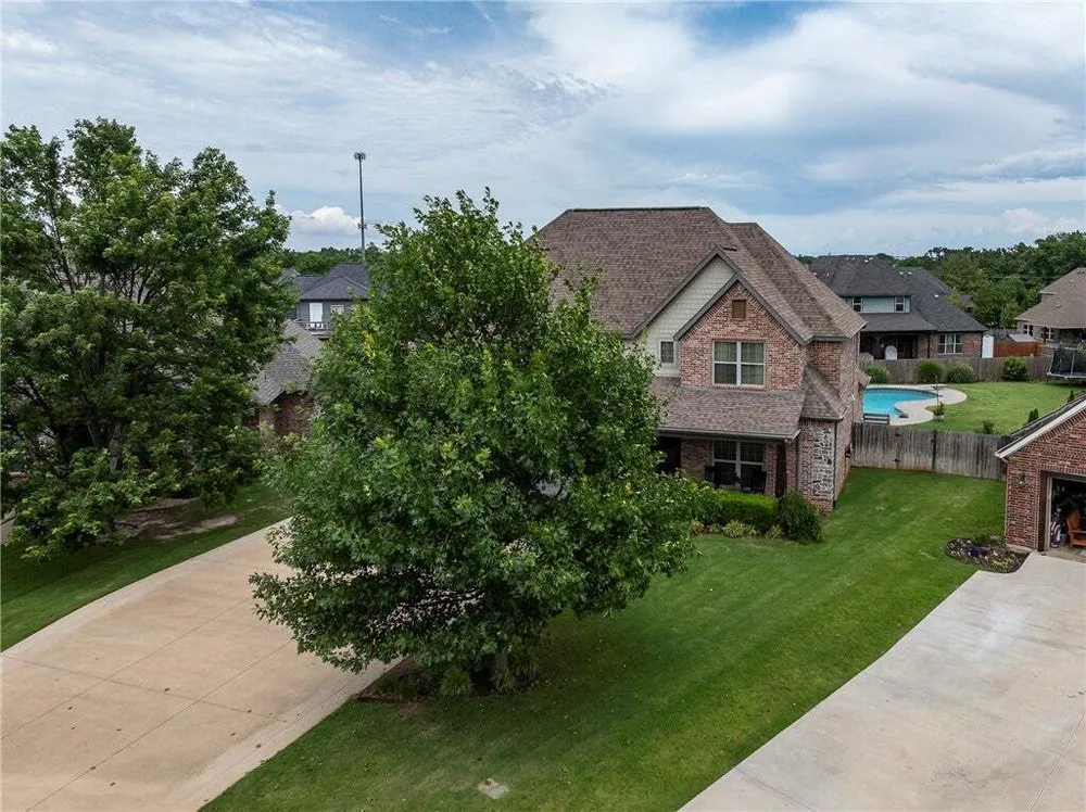 4201 Willowbend Dr, Rogers, AR 72758