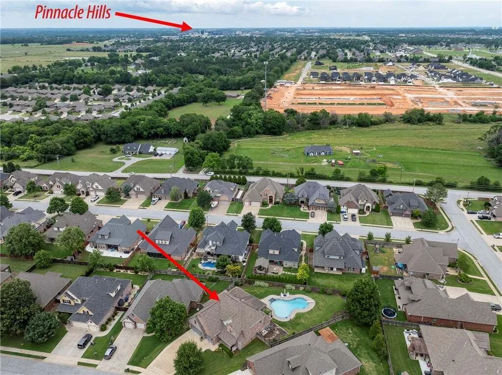 4201 Willowbend Dr, Rogers, AR 72758