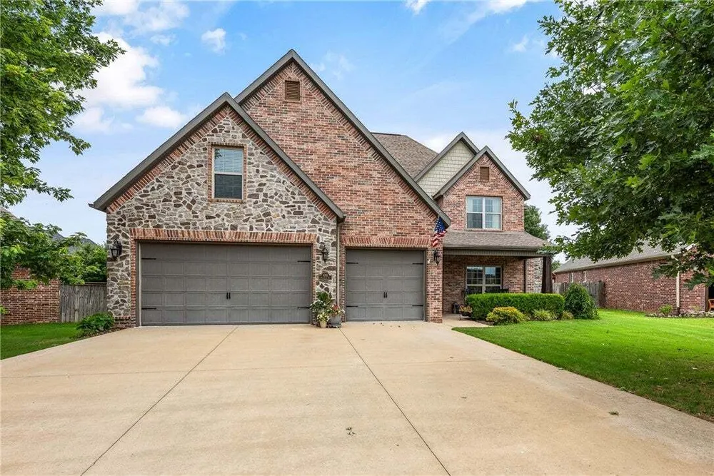 4201 Willowbend Dr, Rogers, AR 72758