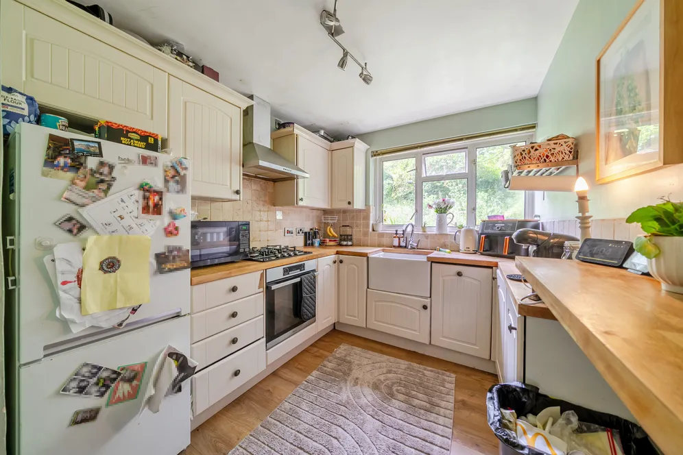 Stafford Close, Caterham, CR3 photo 4
