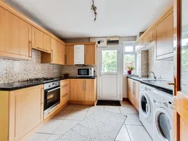 Coronation Road, Wroughton, Swindon thumb 3